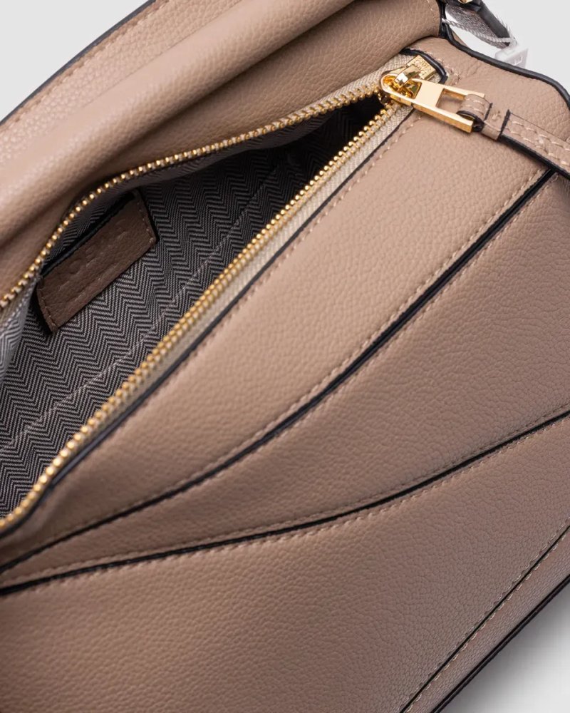 Сумка жіноча Loewe Small Puzzle Bag in Classic Calfskin Beige копія 1:1 — фото 3
