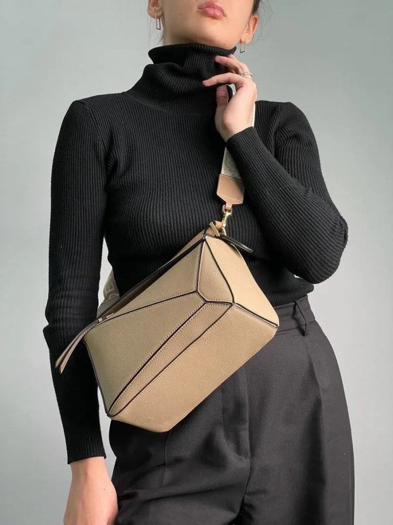 Сумка жіноча Loewe Small Puzzle Bag in Classic Calfskin Beige копія 1:1 — фото 6