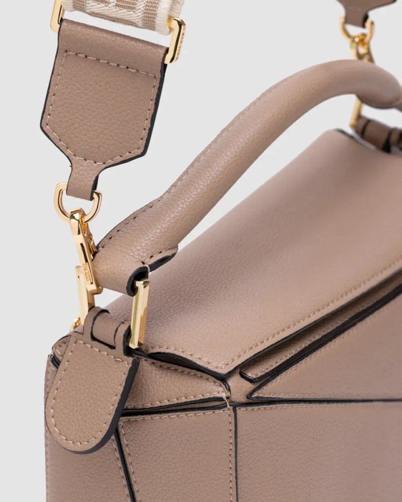 Сумка жіноча Loewe Small Puzzle Bag in Classic Calfskin Beige копія 1:1 — фото 4