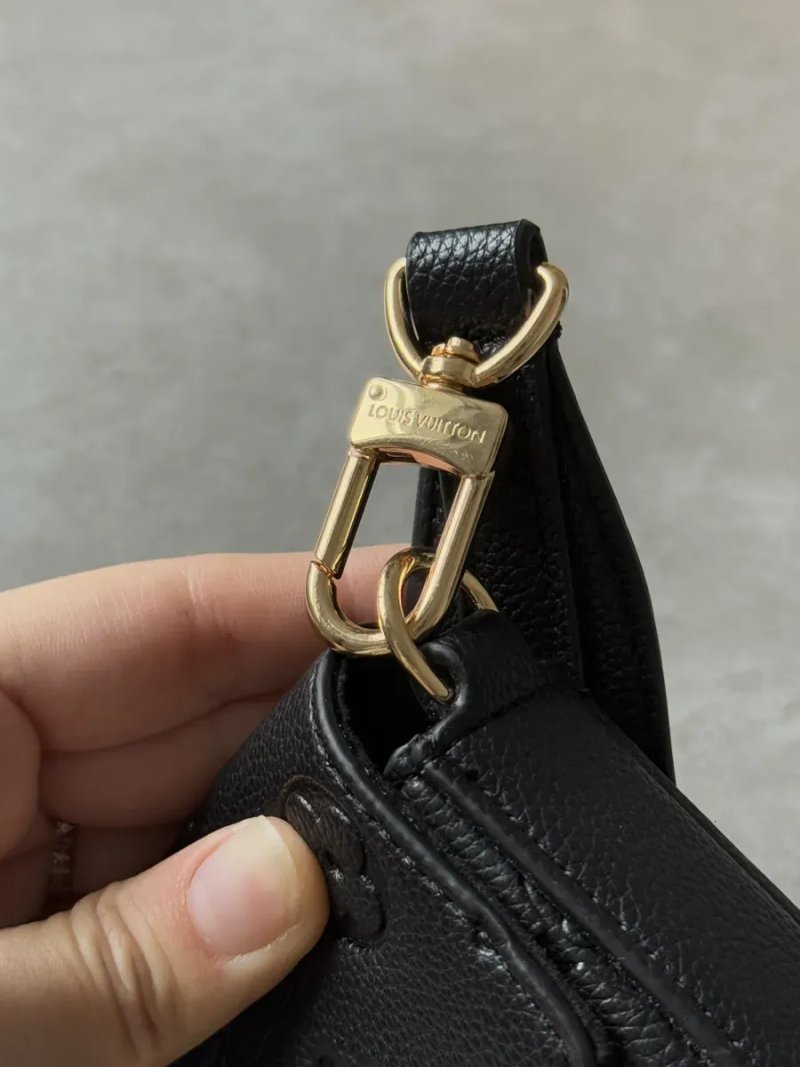 Сумка жіноча Louis Vuitton Félicie Pochette Bag Monogram Empreinte Leather Black копія 1:1 — фото 4