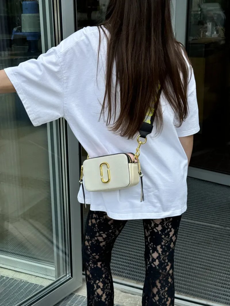 Сумка жіноча Marc Jacobs The Snapshot Beige/Gold копія 1:1 — фото 6