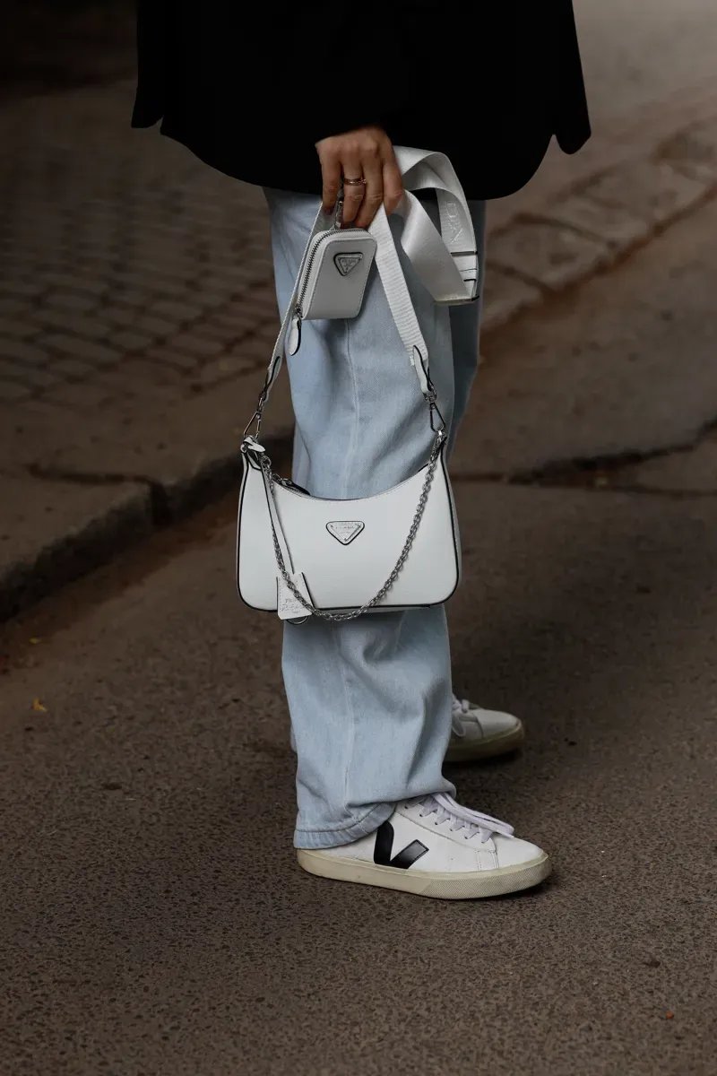 Сумка жіноча Prada Re-Edition 2005 Saffiano Leather Bag White копія 1:1 — фото 8