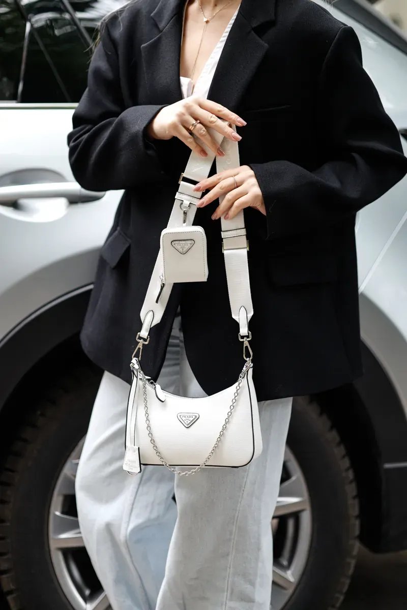 Сумка жіноча Prada Re-Edition 2005 Saffiano Leather Bag White копія 1:1 — фото 7