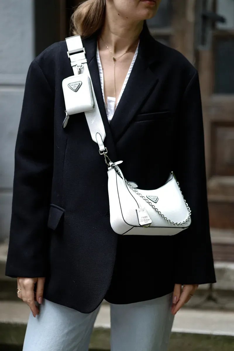 Сумка жіноча Prada Re-Edition 2005 Saffiano Leather Bag White копія 1:1 — фото 5