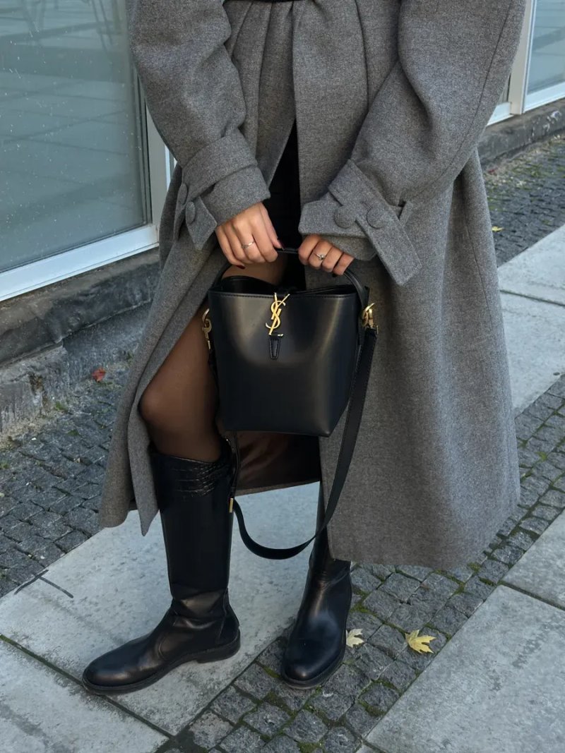Сумка жіноча Saint Laurent Medium Le 37 Shiny Leather Bucket Bag Black копія 1:1 — фото 7