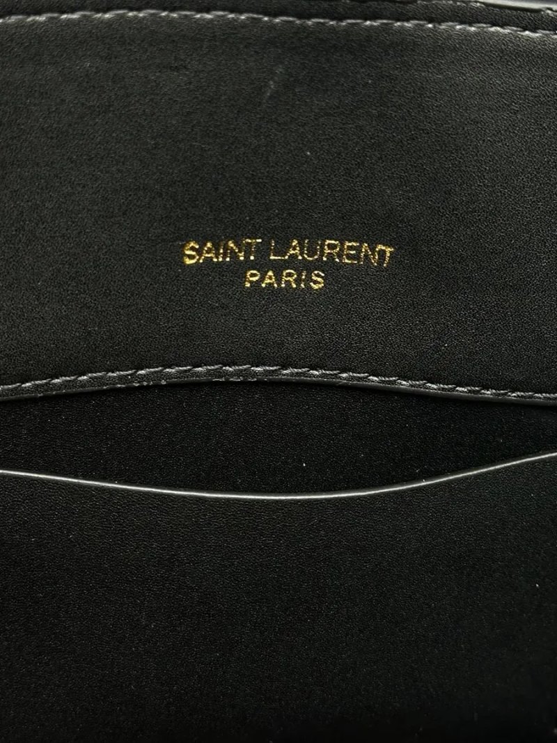 Сумка жіноча Saint Laurent Medium Le 37 Shiny Leather Bucket Bag Black копія 1:1 — фото 6