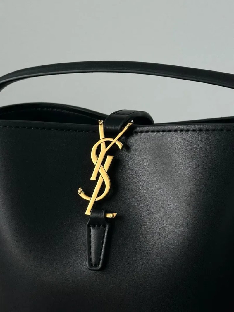 Сумка жіноча Saint Laurent Medium Le 37 Shiny Leather Bucket Bag Black копія 1:1 — фото 4