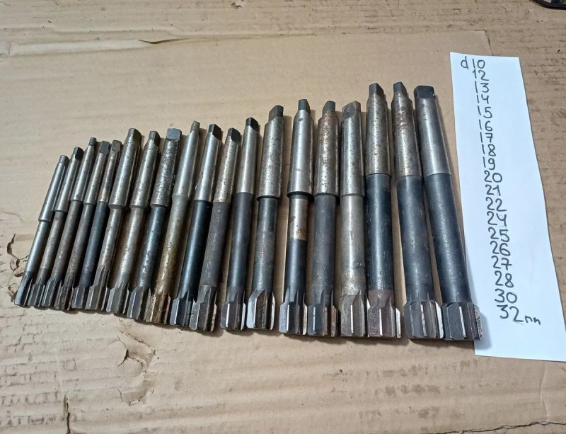 Сверло верстатне токарне з конічним хвостовиком СРСР Р6М5 Р9 Р12 Р6М5К5 Р9К5, втулки перехідні, розвертки машинні, різці токарні, центра обертові — фото 3