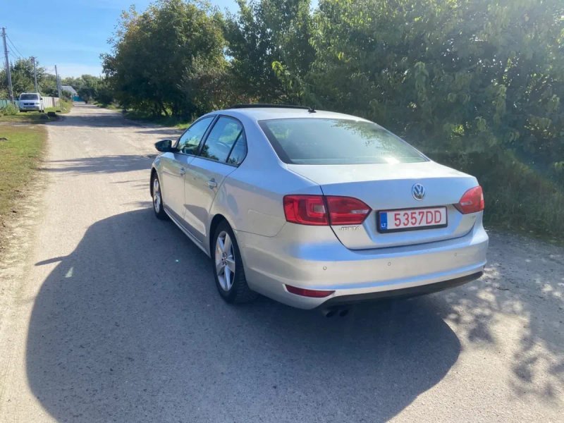 Свіжопришнана Volkswagen Jetta 2013  Turbo — фото 4