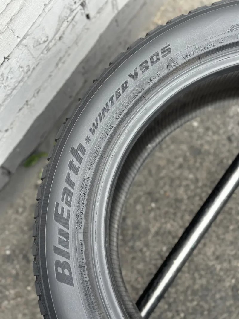 Топові шини‼️ Yokohama BluEarth Winter V905 95V 225/50 r18 8мм 2024рік‼️ Зимові шини — фото 7