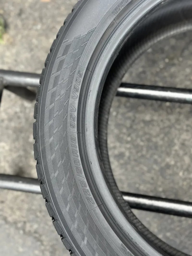 Топові шини‼️ Yokohama BluEarth Winter V905 95V 225/50 r18 8мм 2024рік‼️ Зимові шини — фото 8