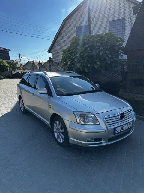 Toyota Avensis 2.0 дизель D4D 2005 рік авто в Україні сів поїхав
