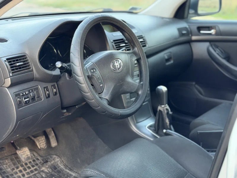 Toyota Avensis 2.0 tdi — фото 7