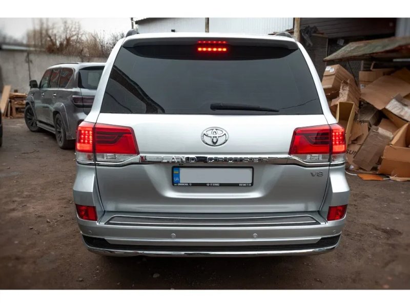 Toyota Land Cruiser 200 Комплект обвісів 2016+ Executive 2021 Чорний — фото 8