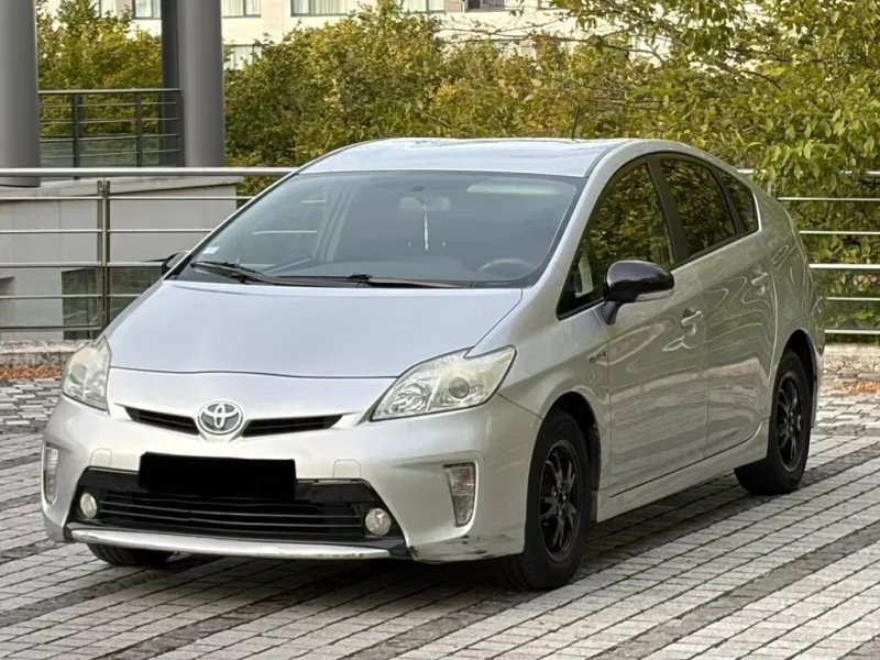 Toyota Prius 2014 — фото 2