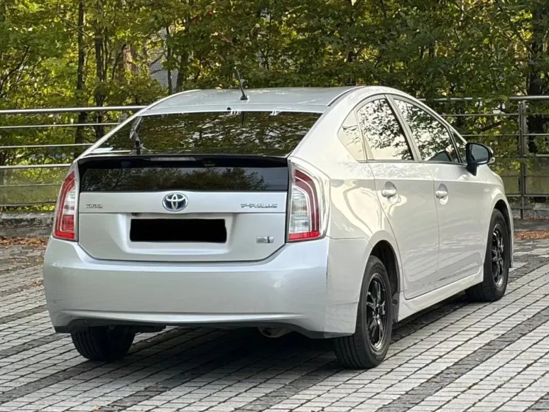 Toyota Prius 2014 — фото 4