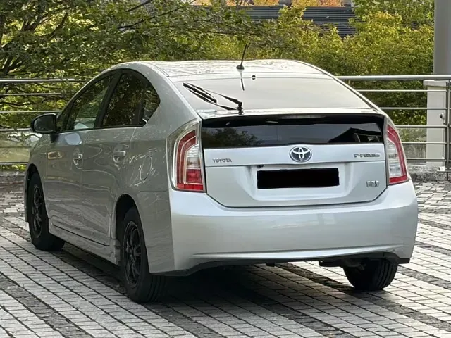 Toyota Prius 2014 — фото 6