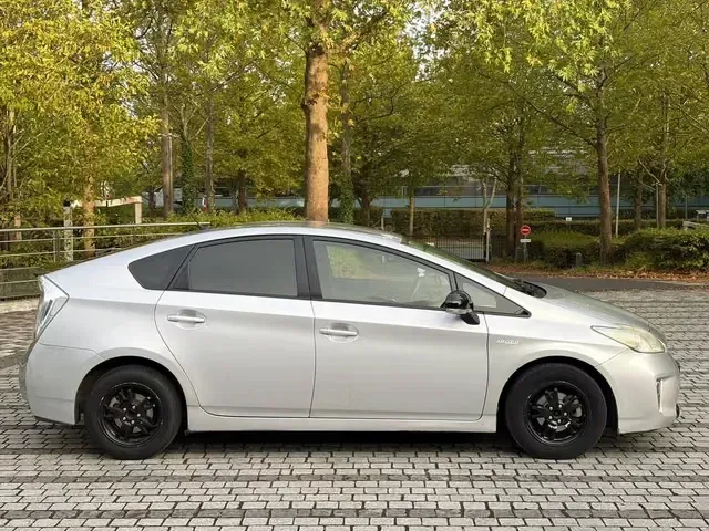 Toyota Prius 2014 — фото 7