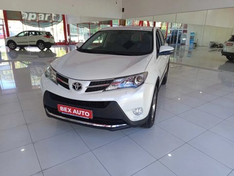 Toyota RAV4 2015 2.2 дизель, автомат, 4×4 — офіційна, в наявності