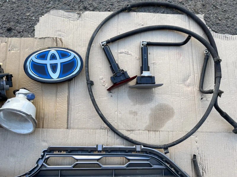 Toyota RAV4 2019 - 2026 року Противотуманка Туманка Значок Омивач Парктроник Проводка Камера Решітка  комплектуючі бампера. РОЗБОРКА ЗАПЧАСТИНИ — фото 3