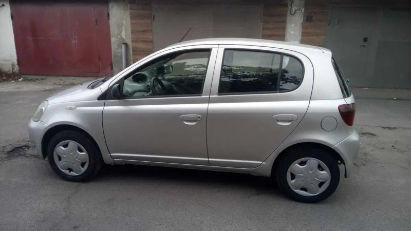 Toyota Yaris автомат 1,3 бензин тойота ярис на автомате авто для города автомобиль — фото 7