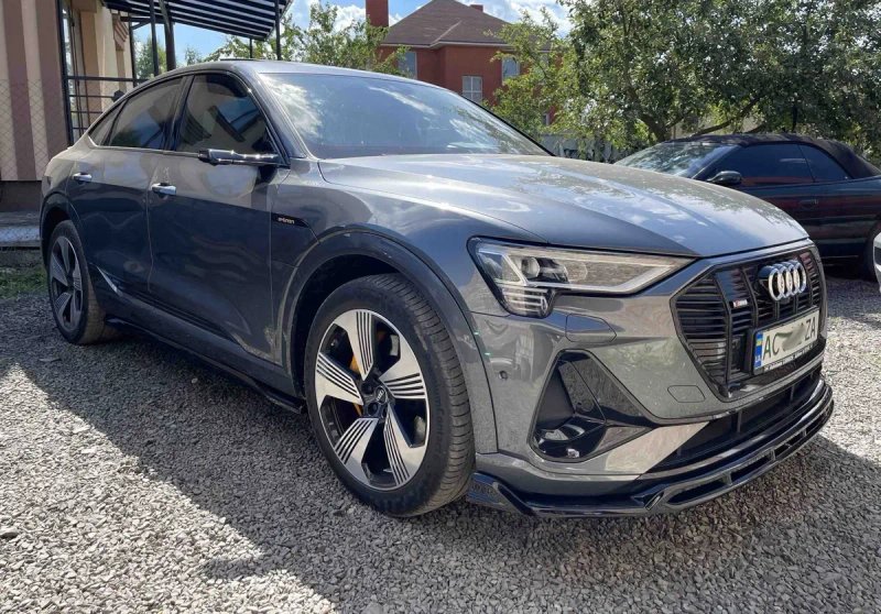 Тюнинг обвес Audi e-Tron s-line сплиттер пороги диффузор спойлер — фото 6