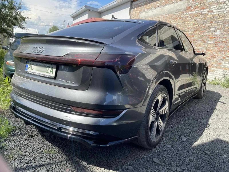 Тюнинг обвес Audi e-Tron s-line сплиттер пороги диффузор спойлер — фото 8