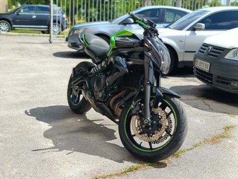 У Продажу Kawasaki EX 650FCF в гарному стані!