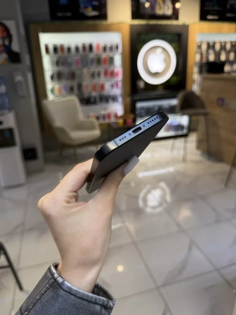Used iPhone 16 Pro 256gb Black global — фото 4