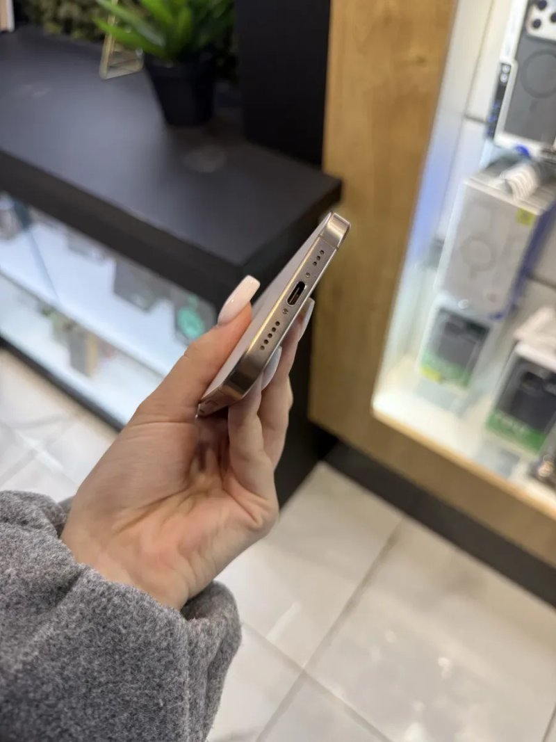 Used iPhone 16 Pro 256gb Desert (global) — фото 4
