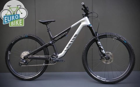 Велосипед карбоновий двопідвіс Canyon Neuron CF LTD Fox 34  140mm (2026)