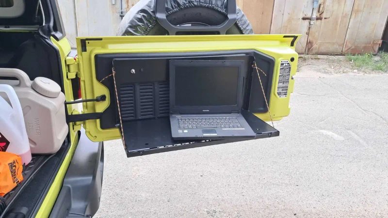 Відкидний стіл на двері багажника Jeep Wrangler JL / JK / TJ Molle XRoad — фото 2
