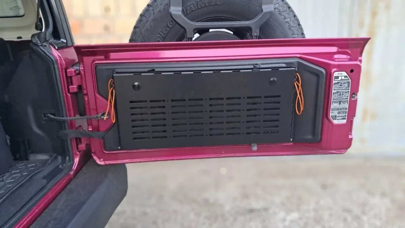 Відкидний стіл на двері багажника Jeep Wrangler JL / JK / TJ Molle XRoad — фото 8