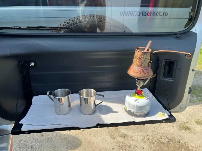 Відкидний стіл на двері багажника Toyota Land Cruiser Prado 120/150 XRoad — фото 8