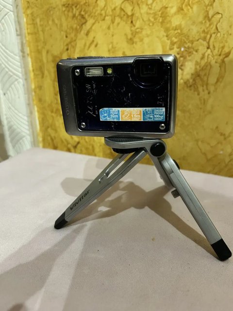 Вінтажна водонепроникна камера Olympus µ 770 SW + міні-штатив (Y2K / Retro)