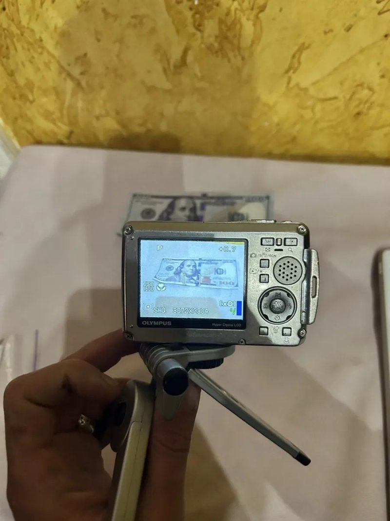 Вінтажна водонепроникна камера Olympus µ 770 SW + міні-штатив (Y2K / Retro) — фото 3