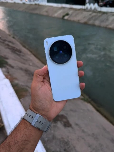 Vivo x300 pro (16/512 CN полный комплект из лучших камерафонов. Dimensiti 9500 )