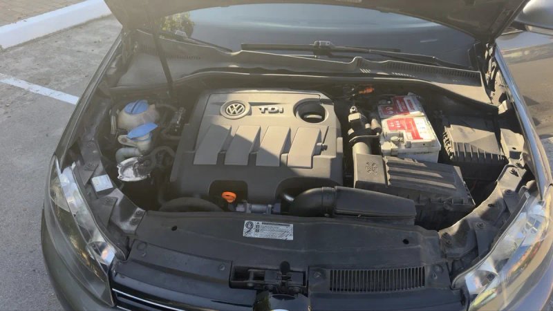 Volkswagen golf 1.6tdi dsg — фото 8