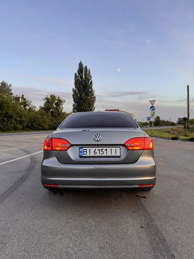 Volkswagen Jetta 2.0 MPI — фото 6