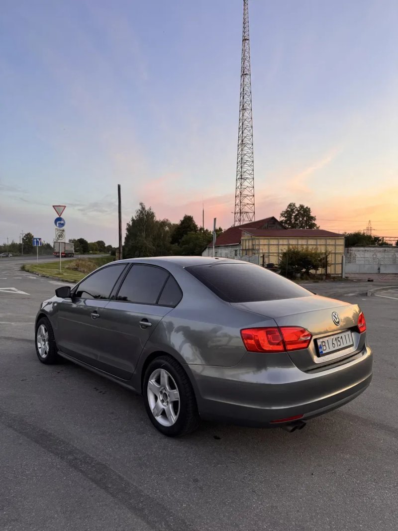 Volkswagen Jetta 2.0 MPI — фото 7