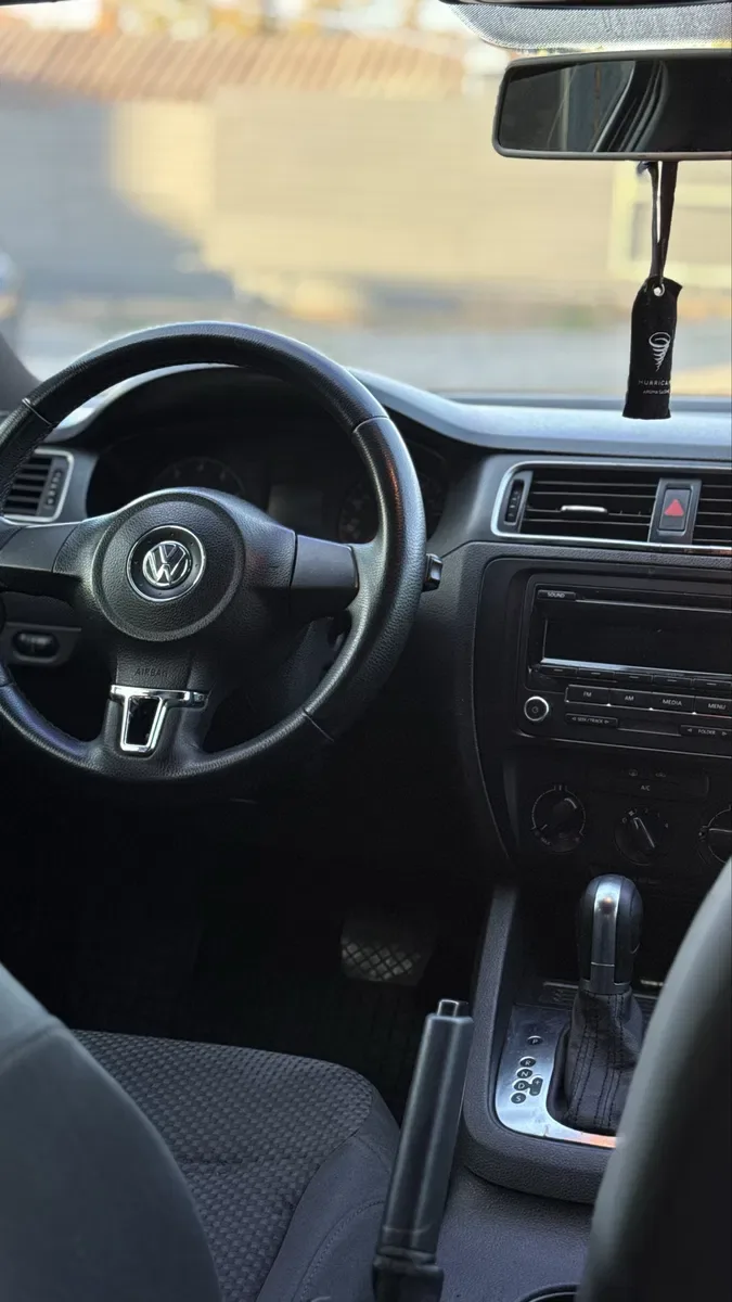 Volkswagen Jetta 2014 2.0 gaz/benz — фото 2