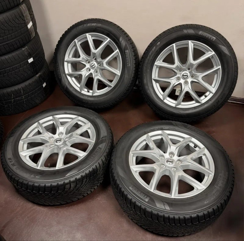 Volvo XC60 R18 оригінальні диски шини зимові Pirelli 235 60 18 Scorpion Winter 2 — фото 2