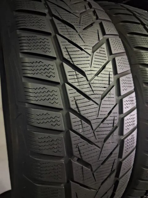 Vredestein  215 60 r17 Зима.