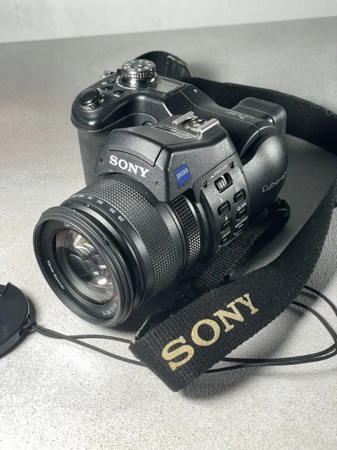 Вживані Sony DSC-F828 / R1