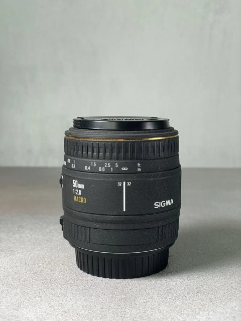 Вживаний макрик Sigma 50mm f/2.8 Macro - під Canon