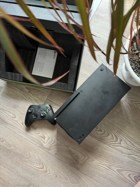 Xbox series x 1 tb + другий геймпад