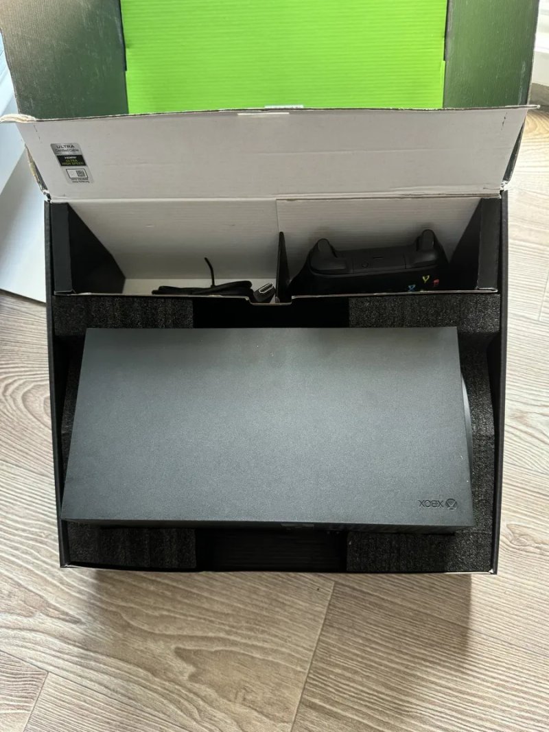 Xbox series x 1 tb + другий геймпад — фото 2