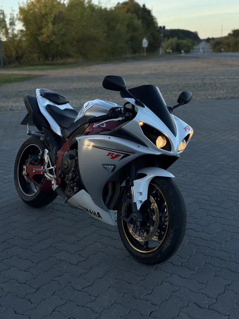 Yamaha R1 2010 Cross Planei4 — фото 2