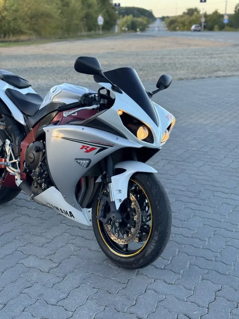 Yamaha R1 2010 Cross Planei4 — фото 3
