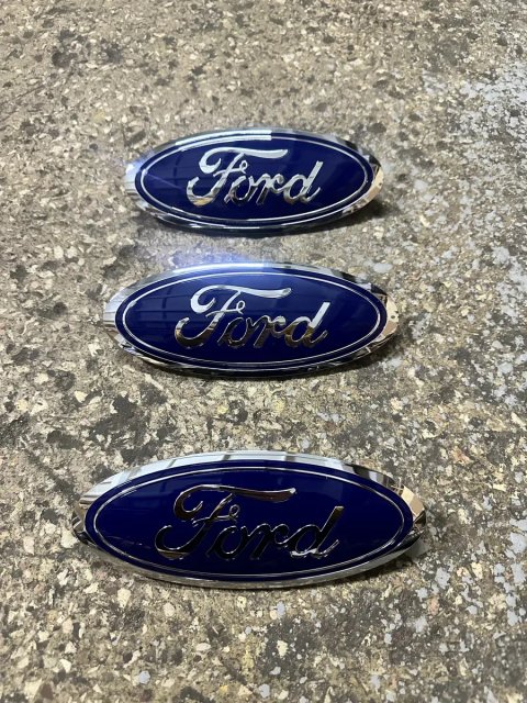 Ємблема, логотип в решітку радіатора Ford edge 2015, 2019, 2021